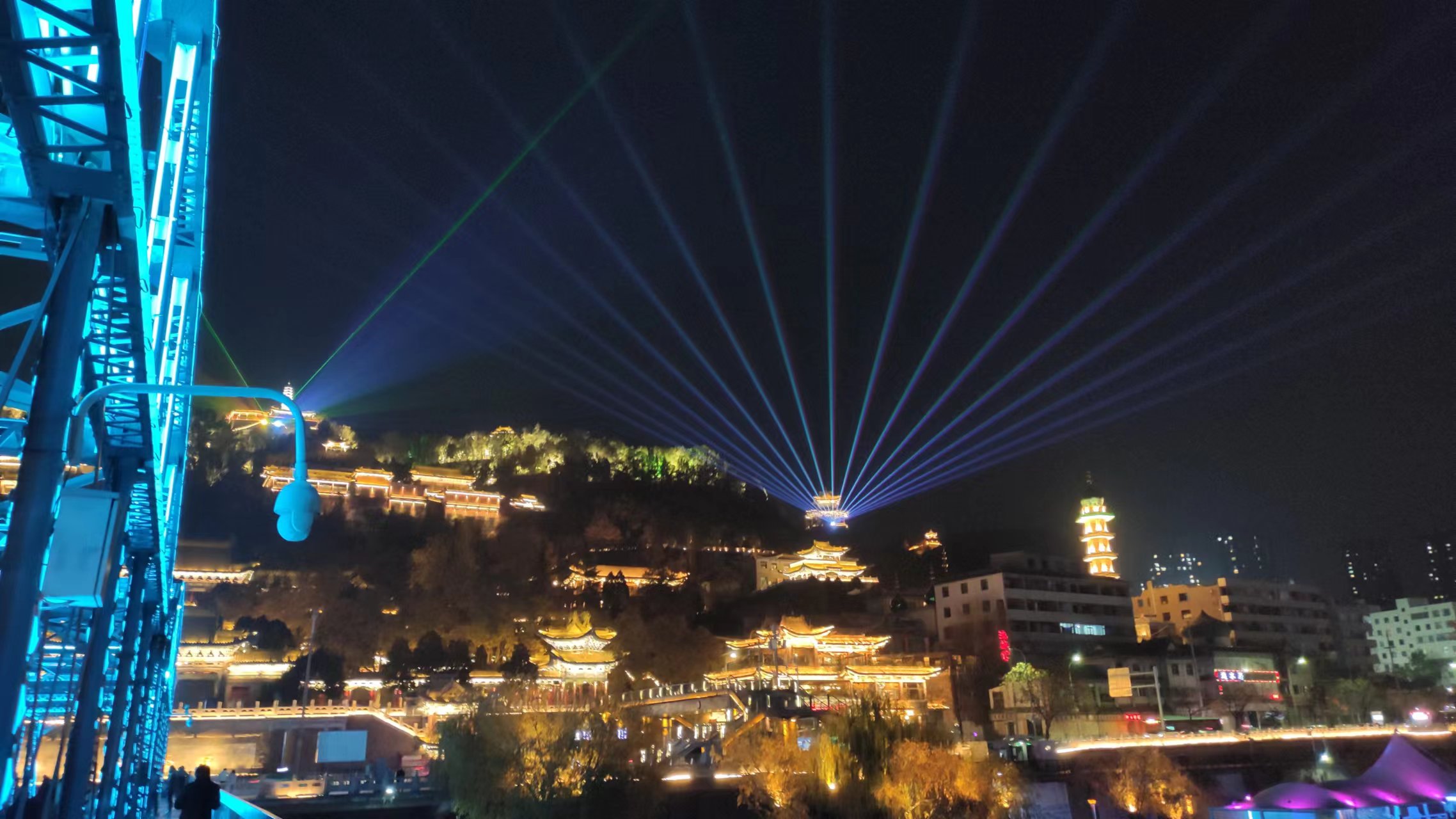 ���ݰ���ɽ��������